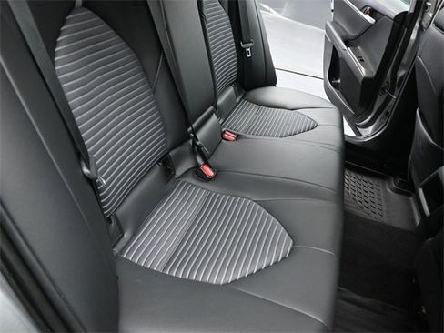 Used 2022 Toyota Camry SE image 26
