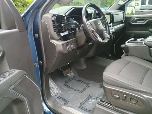 Used 2022 Chevrolet Silverado 1500 LT AWD/4WD image 24