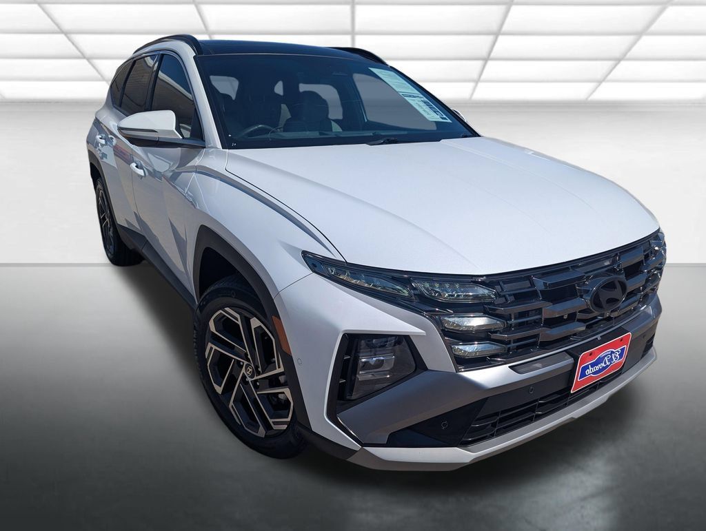 Used 2025 Hyundai Tucson Limited AWD/4WD image 1
