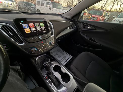 Used 2018 Chevrolet Malibu LT image 14