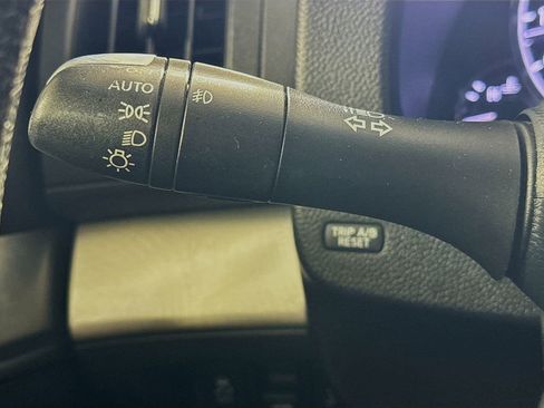 Used 2011 INFINITI G37 Convertible w/ Premium Pkg RWD image 12