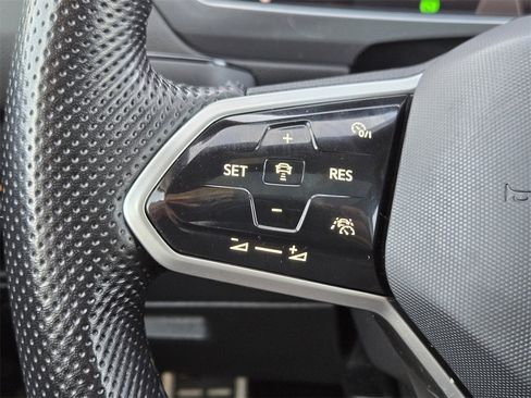 Used 2022 Volkswagen Tiguan SE R-Line image 28