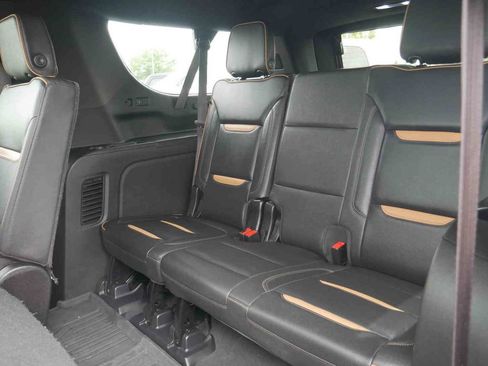 Used 2024 GMC Yukon XL AT4 w/ Technology Package AWD/4WD image 19