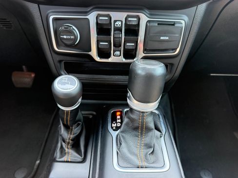 Used 2021 Jeep Wrangler Unlimited Sahara AWD/4WD image 16
