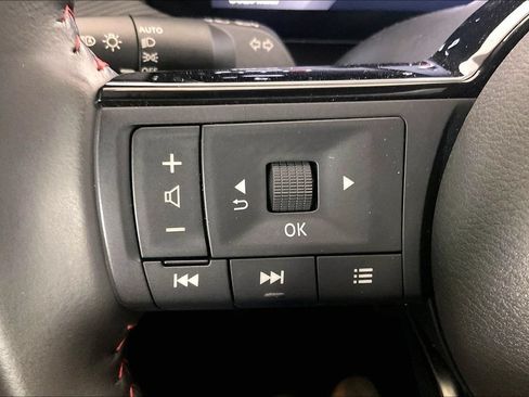 Certified 2025 Nissan Kicks SR FWD image 24