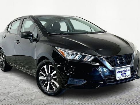 Used 2021 Nissan Versa SV image 1
