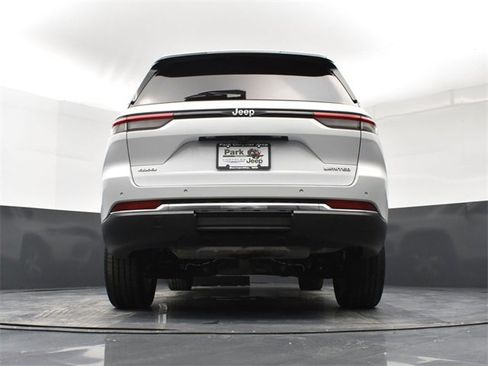 Used 2022 Jeep Grand Cherokee Limited image 23