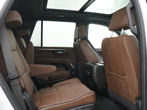 Used 2025 Chevrolet Tahoe High Country w/ Sun And Tow Package AWD/4WD image 12