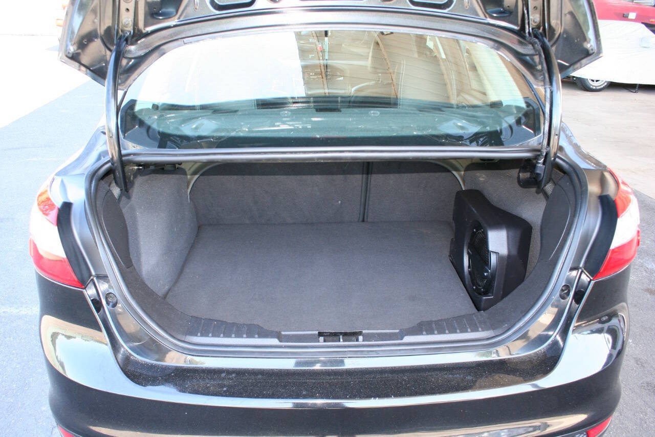 Used 2014 Ford Focus SE w/ Equipment Group 201A FWD image 24