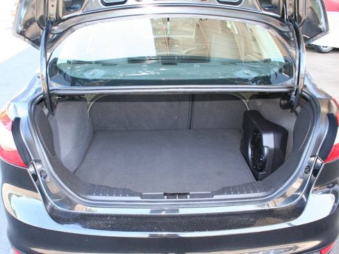 Used 2014 Ford Focus SE w/ Equipment Group 201A FWD image 24