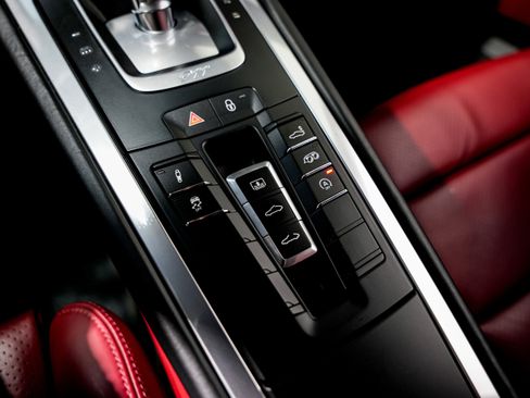 Used 2019 Porsche 911 Carrera 4S image 17
