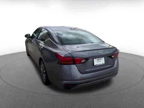 Used 2025 Nissan Altima 2.5 SV image 11