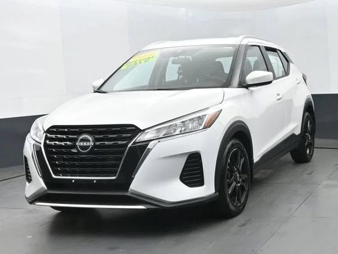 Used 2024 Nissan Kicks SV FWD image 1
