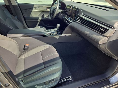 Used 2025 Toyota Camry XLE image 31