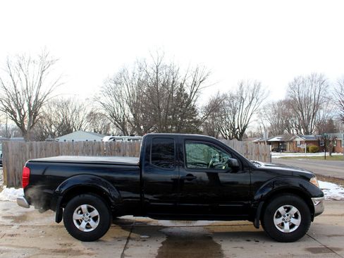 Used 2009 Nissan Frontier SE w/ SE Value Truck Pkg image 11