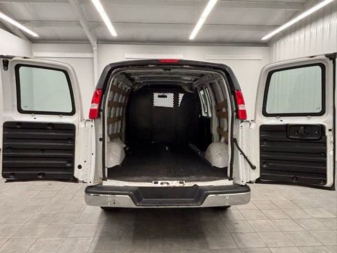 Used 2022 GMC Savana 2500 w/ Driver Convenience Package image 7