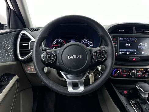 Used 2022 Kia Soul LX w/ Technology Package FWD image 3