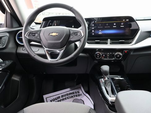 Used 2025 Chevrolet Trax LT w/ Driver Confidence Package image 18