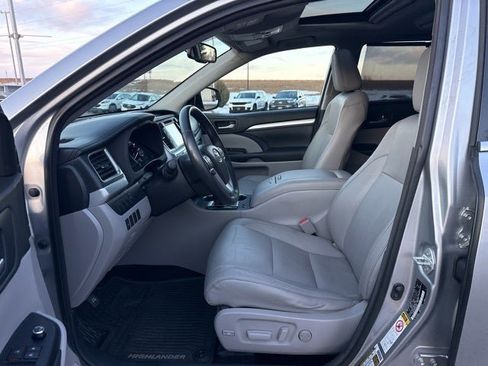 Used 2015 Toyota Highlander XLE image 23