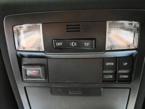 Used 2020 Toyota Tacoma SR5 image 18