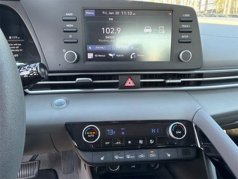 Used 2022 Hyundai Elantra Blue image 25