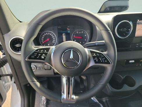 Used 2026 Mercedes-Benz Sprinter 2500 image 18