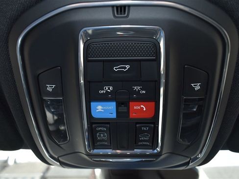 Used 2023 Jeep Grand Cherokee Altitude image 25