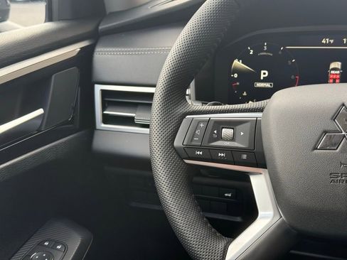 New 2026 Mitsubishi Outlander SE AWD/4WD image 10