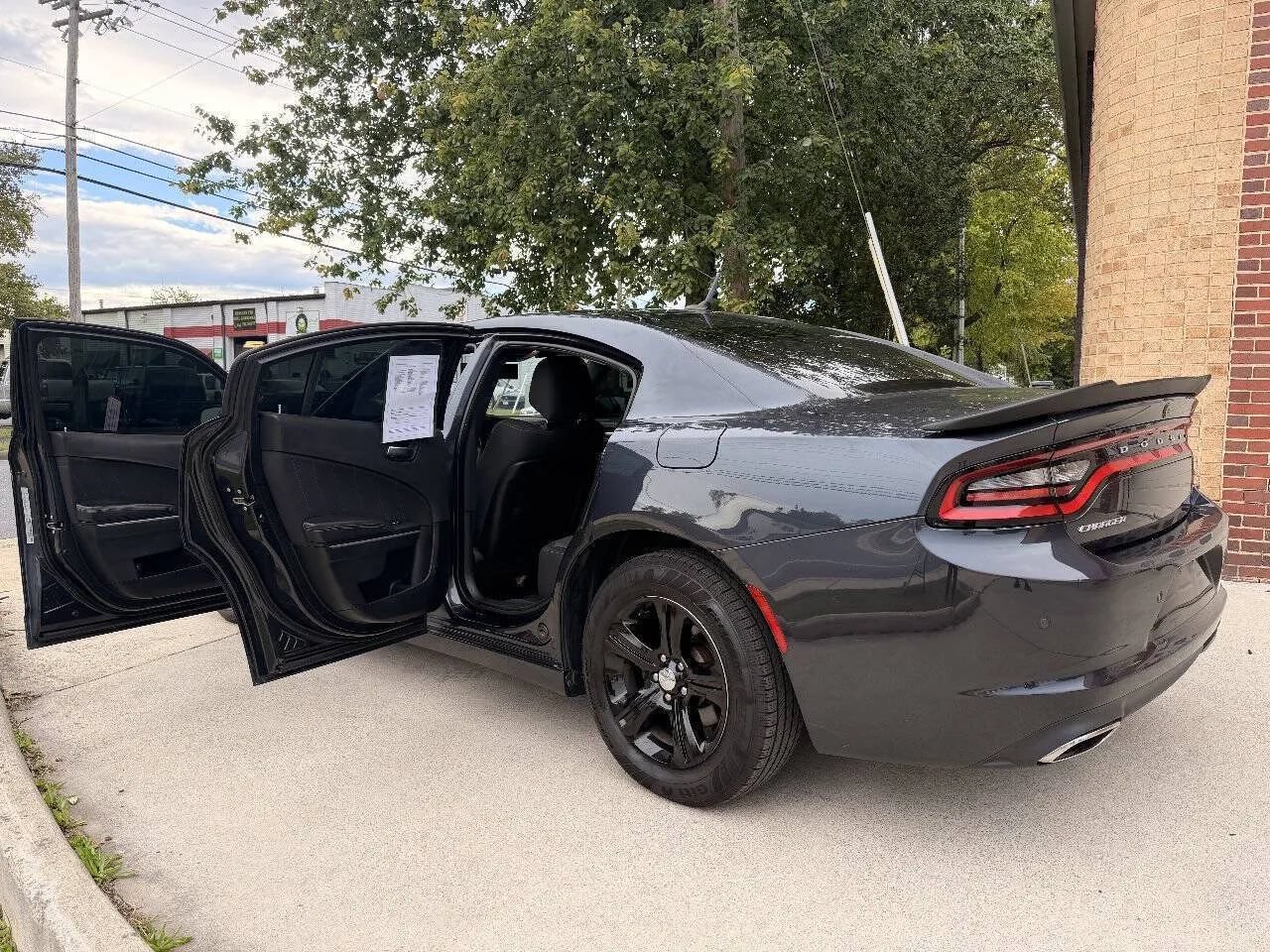 Used 2019 Dodge Charger SXT RWD image 25