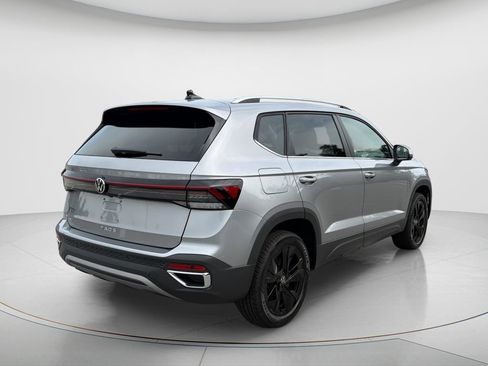 New 2026 Volkswagen Taos SE FWD image 5