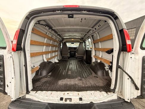 Used 2019 GMC Savana 2500 w/ Driver Convenience Package image 13
