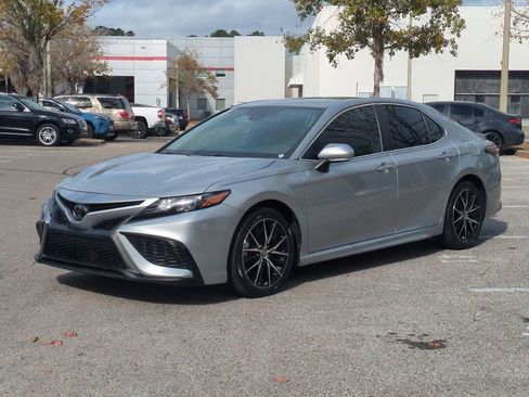 Certified 2022 Toyota Camry SE image 1