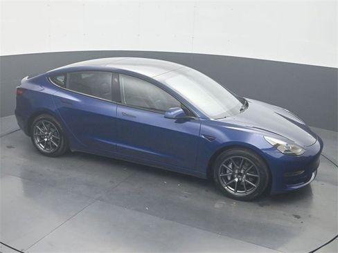 Used 2023 Tesla Model 3 Standard Range image 17