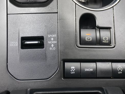 Used 2021 Toyota Highlander XSE FWD image 25