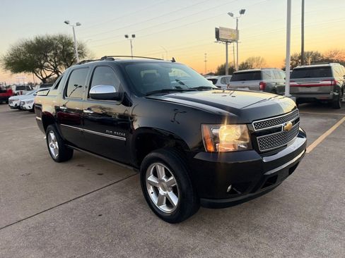 Used 2012 Chevrolet Avalanche LTZ image 3