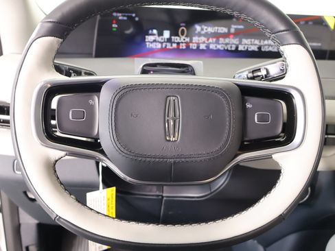 New 2026 Lincoln Navigator Premiere AWD/4WD image 3