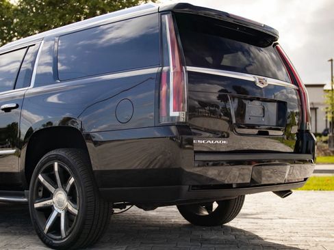 Used 2016 Cadillac Escalade ESV Luxury AWD/4WD image 12