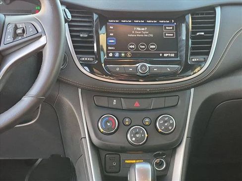 Used 2021 Chevrolet Trax LT w/ Premium Seat Package AWD/4WD image 14