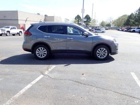 Used 2018 Nissan Rogue SV w/ Premium Package image 9