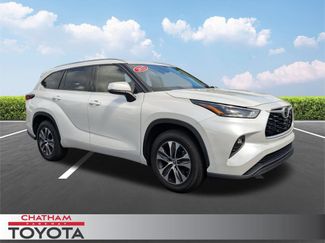 Used 2022 Toyota Highlander XLE FWD video 1