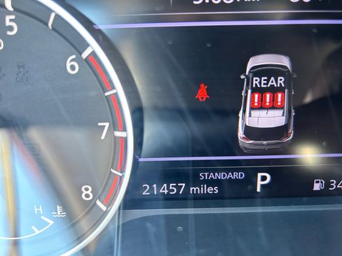 Used 2023 Nissan Rogue SV image 2