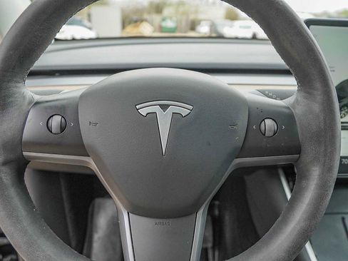 Used 2021 Tesla Model Y Long Range image 12
