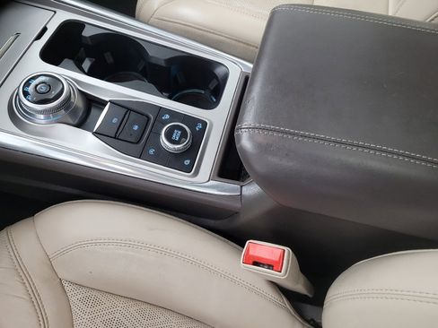 Used 2020 Ford Explorer Platinum w/ Premium Technology Package image 26