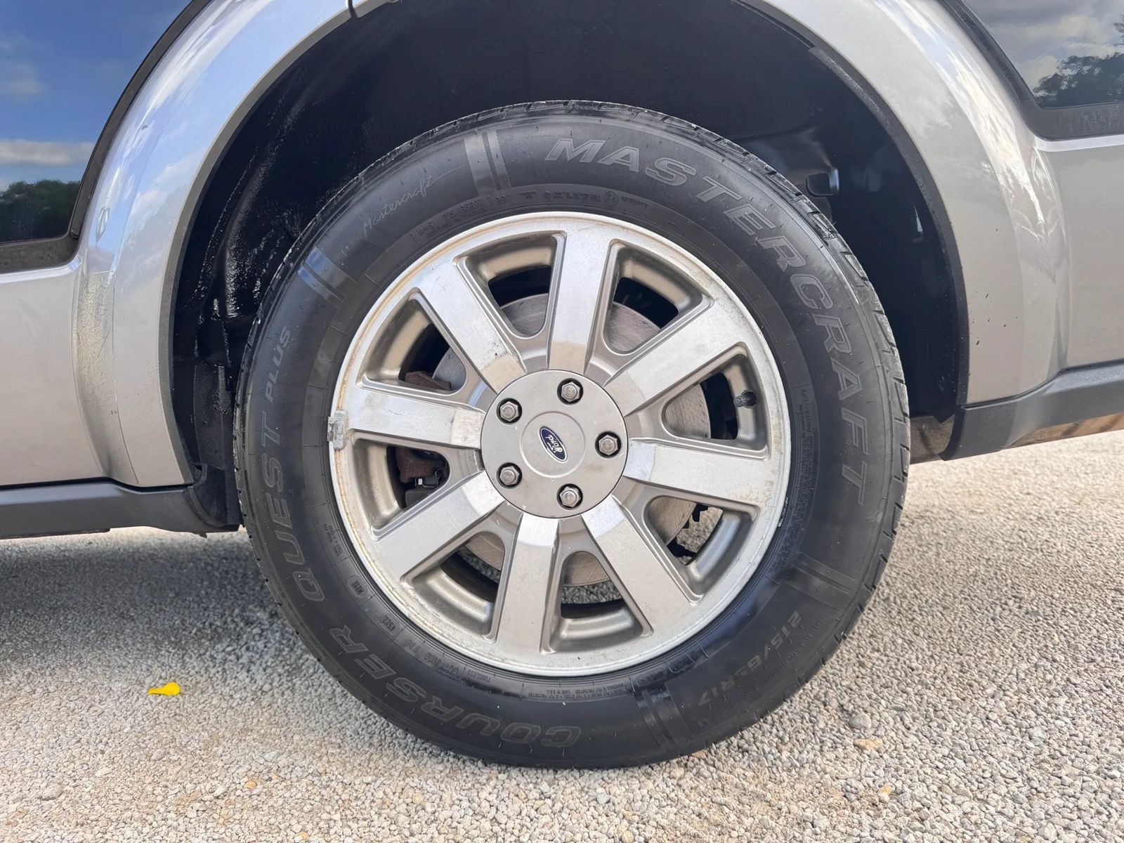 Used 2008 Ford Taurus X SEL FWD image 15