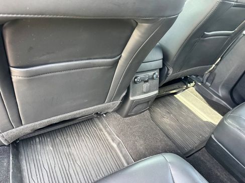 Used 2019 Ford Explorer XLT w/ Equipment Group 202A AWD/4WD image 11