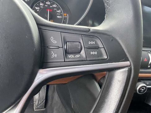 Used 2018 Alfa Romeo Giulia AWD image 25