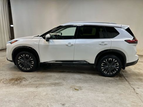 Certified 2025 Nissan Rogue Platinum w/ Tech Package image 9