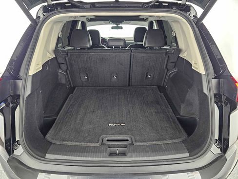 Used 2022 Nissan Rogue SV w/ SV Premium Package image 14