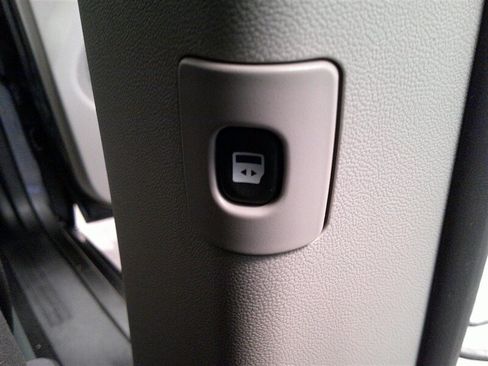 Used 2016 Dodge Grand Caravan SXT w/ Rear Park Assist Package image 18