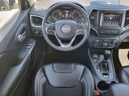 Used 2019 Jeep Cherokee Latitude Plus w/ Comfort/Convenience Group AWD/4WD image 24
